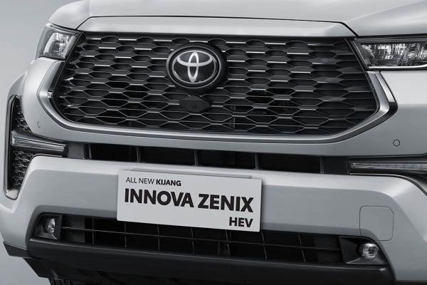 TOYOTA INNOVA ZENIX